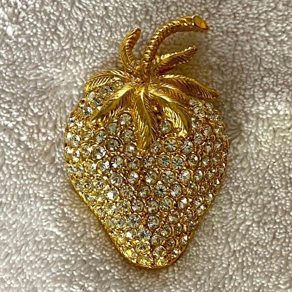 Vintage Jewelry - Vintage Strawberry Rhinestone Pin Brooch